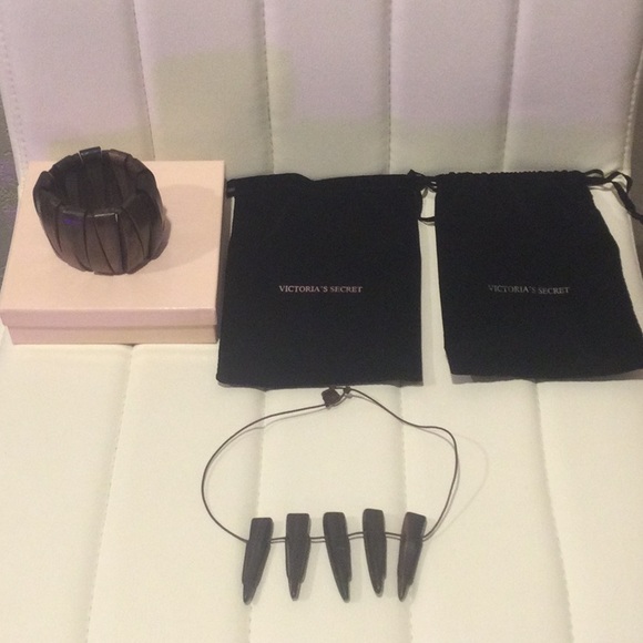 NWOT Victoria Secret Wooden Bohemian Casual Necklace and Bracelet - Picture 7 of 13